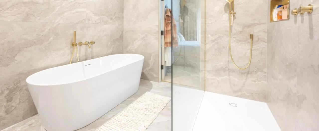 Freestanding bath and walk-in shower