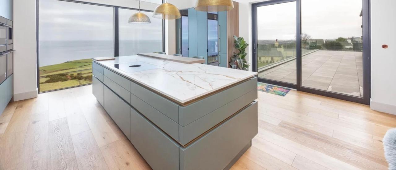 Open-plan dining and kitchen