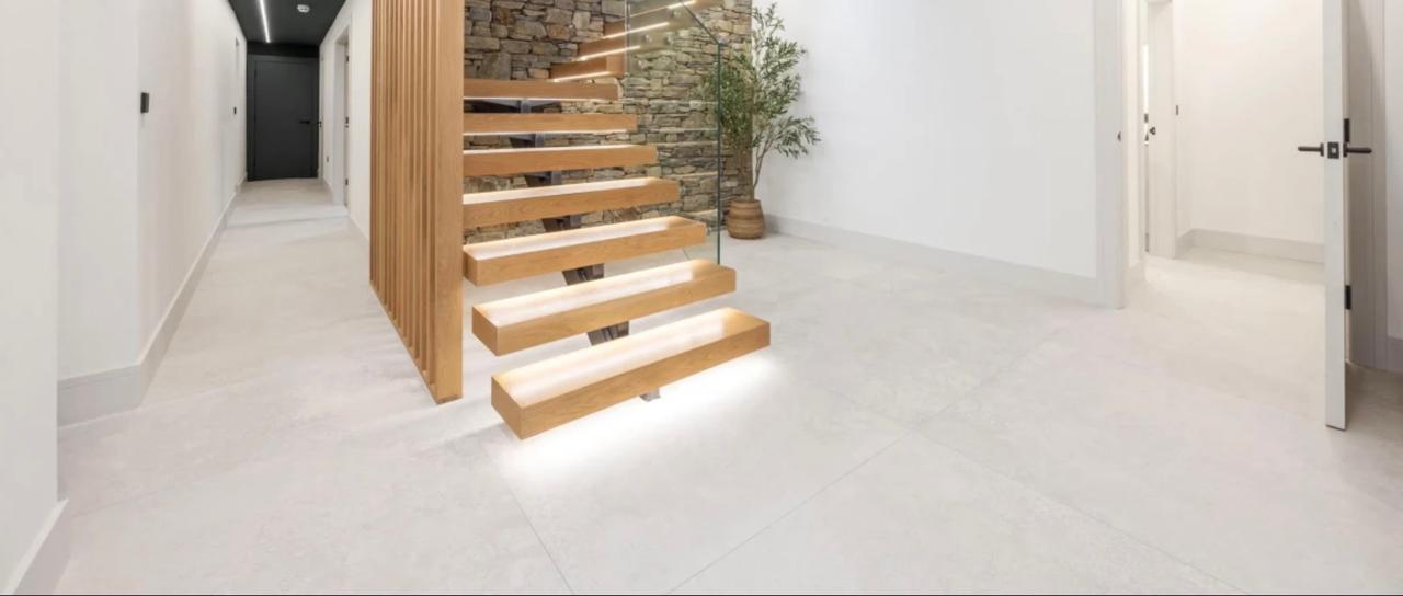 Floating oak staircase